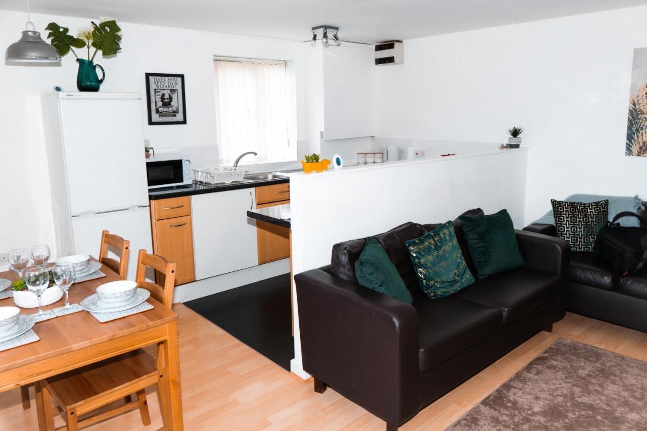 2 Bedroom Hosted By Seren Apartment Liverpool
