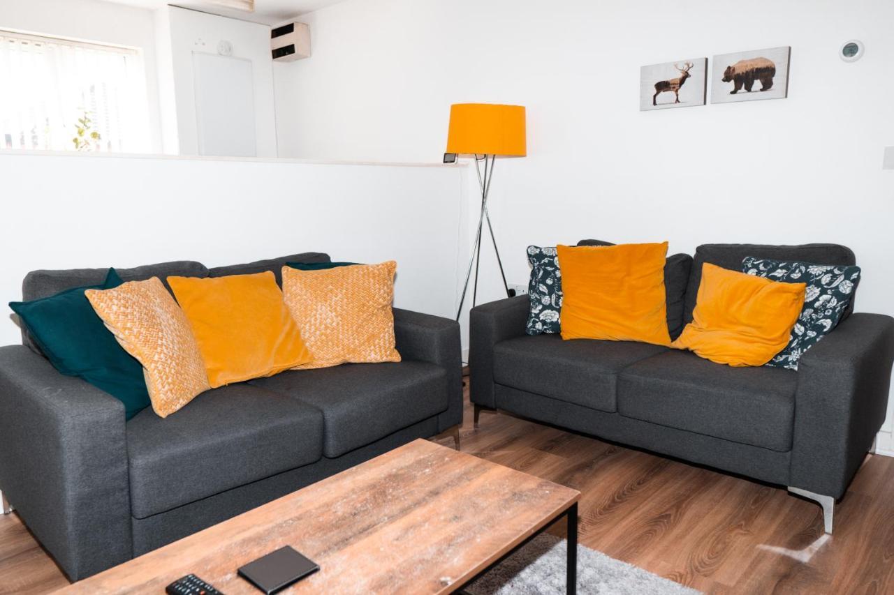 2 Bedroom Hosted By Seren Apartment