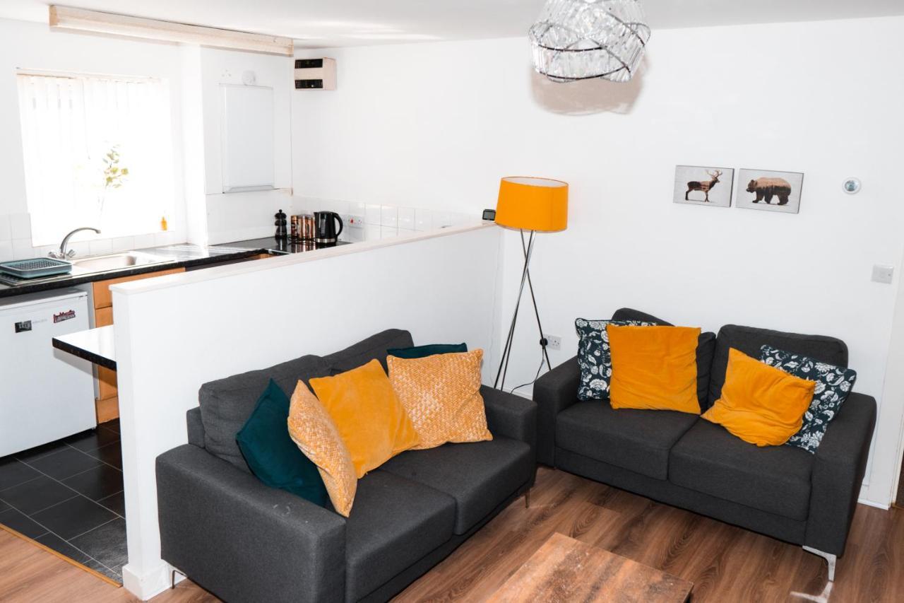 Apartment 2 Bedroom Hosted By Seren *
